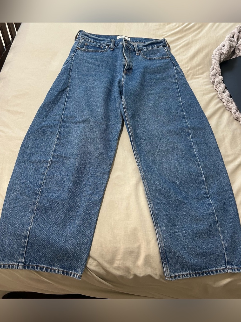 Abercrombie & Fitch Barrel Leg Jeans